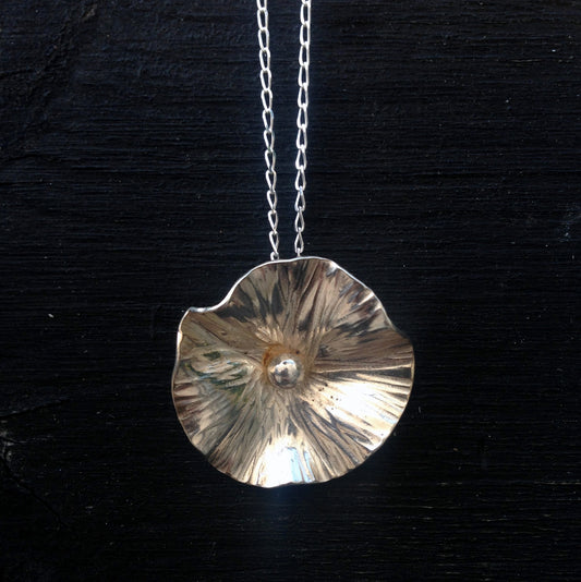 Floral pendant necklace